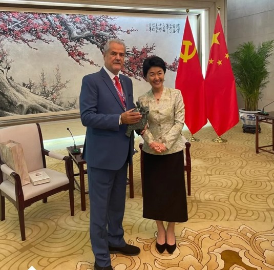 FOTO Foștii premieri Adrian Năstase și Viorica Dăncilă, la parada din Beijing alături de Putin și Kim Jong Un 