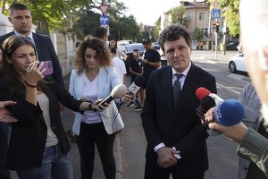 Nicușor Dan, despre atacul lui Grindeanu la adresa premierului: Nu e în regulă ca partidele din coaliție să se atace între ele