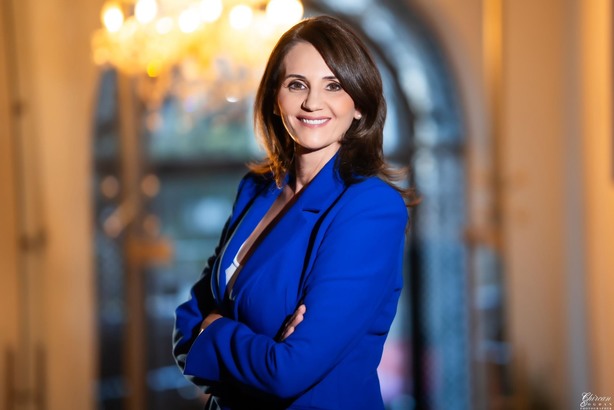 Anca Alexandrescu anunță: 99% candidez la Primăria Capitalei. Am stomacul tare! Piedone: „O recomandă vocea și talentul!"