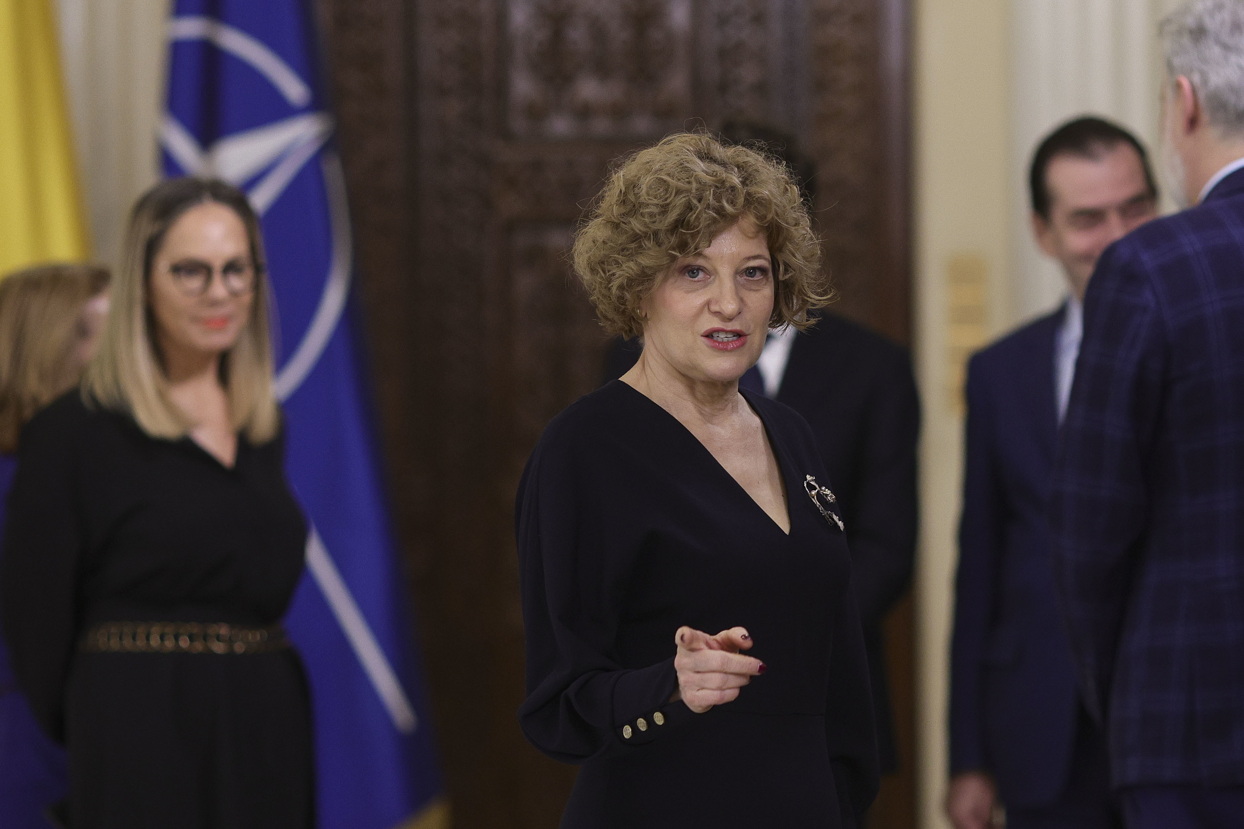 Oana Gheorghiu a depus jurământul ca vicepremier FOTO