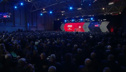 Adrian Năstase, Mircea Geoană, Victor Ponta și Marcel Ciolacu, foștii președinți ai PSD, sunt prezenți în sală. Viorica Dăncilă a declinat invitația