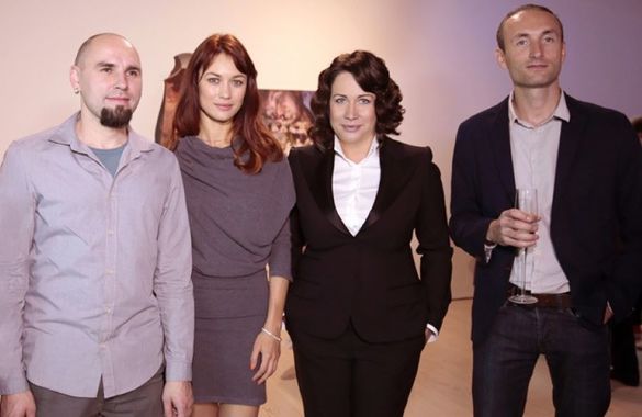 Lada Firtash, alături de actrița ucraineancă Olga Kurilenko, la un eveniment la Londra. Sursă foto: https://en.dmitryfirtash.com/