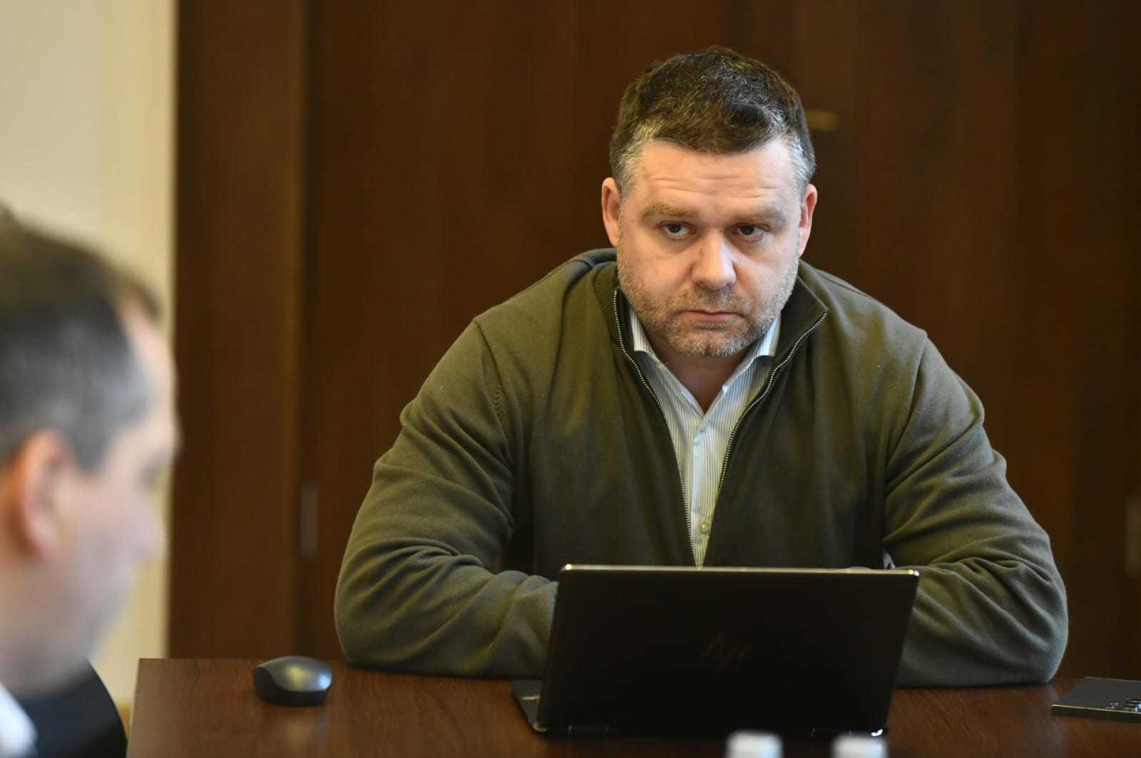 VIDEO Ciucu, mesaj din tramvai: Nu dăm afară șoferi și vatmani. Dar nu avem nevoie de zeci de șefi să învârtim roata