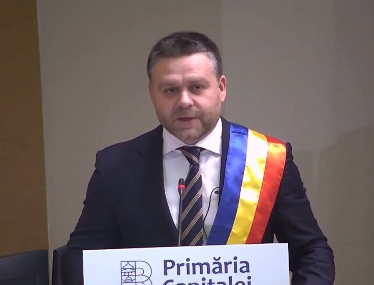 Primarul Ciucu spune că a primit telefoane să nu se atingă de anumiți angajați din primărie