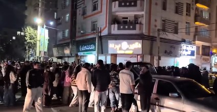 VIDEO Iranienii sărbătoresc în stradă, după ce Trump a anunțat moartea lui Khamenei - Reuters, AFP și BBC