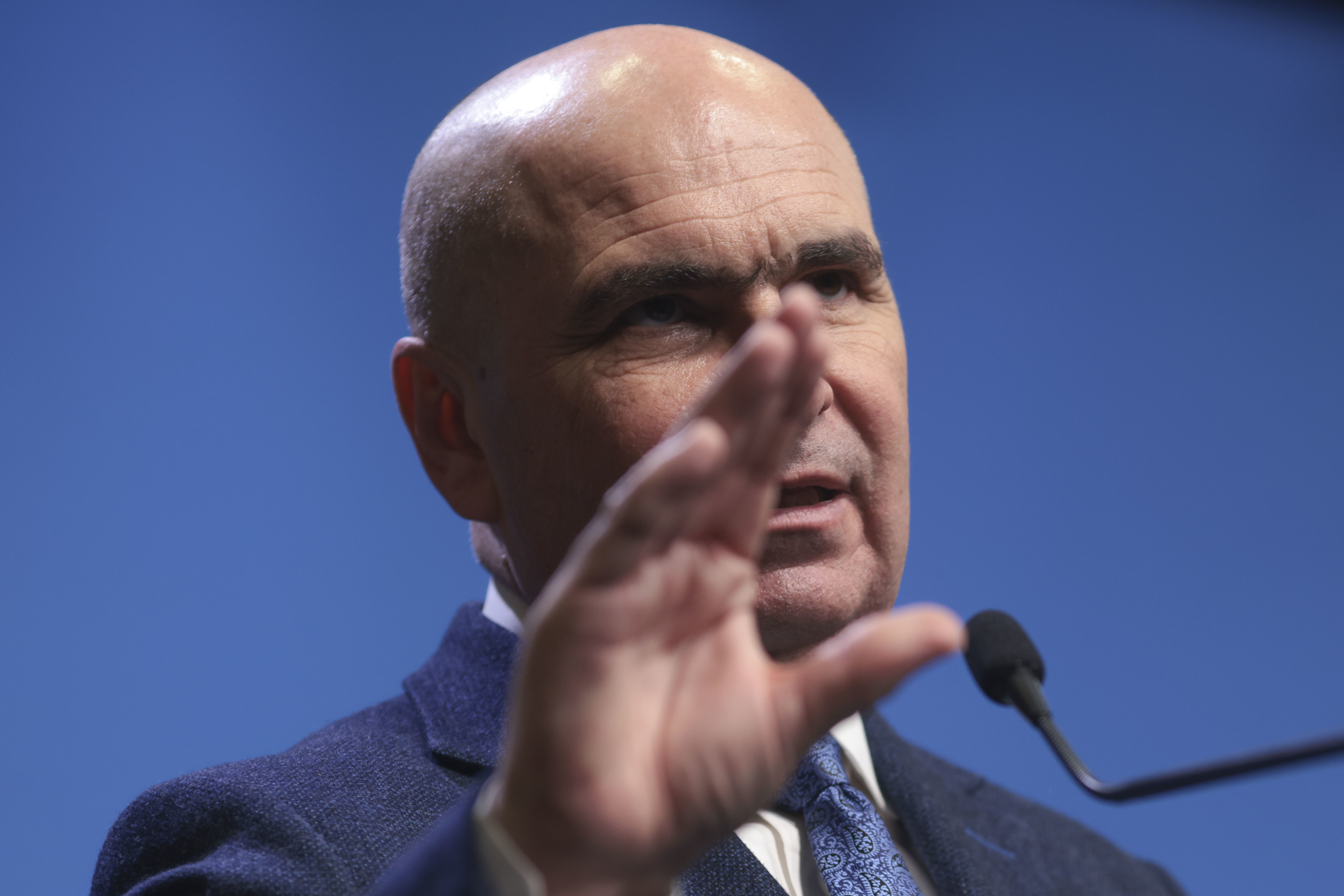 VIDEO Bolojan: Nu putem să avem încredere că în anii următori comportamentul Rusiei va redeveni predictibil. Frontiera estică trebuie întărită în anii următori, militar și economic - Conferința The Economist, cu Profit.ro partener