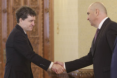 FOTO Bolojan, după consultările cu președintele: Îmi asum în continuare mandatul de premier