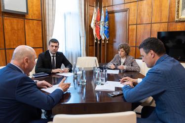 Vicepremierul Oana Gheorghiu va prelua în coordonare toate companiile de stat, după plecarea PSD - Vor fi auditate toate contractele șefilor