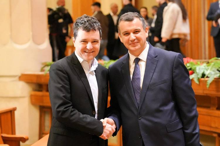 FOTO Cine e și ce avere are viitorul prim-ministru. A început ca jurnalist, a devenit apropiat al fostului președinte Traian Băsescu