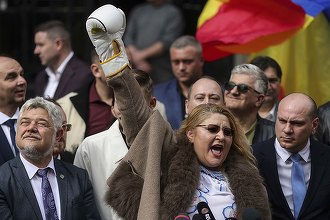 VIDEO INEDIT Șoșoacă în fața lui Putin: Românii vă admiră! Răspunsul lui Putin pentru români