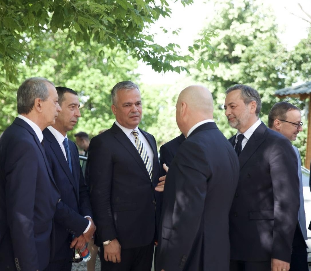FOTO Mesajul lui Veștea pentru liberali, după ce a fost propus premier fără ca ei să știe: Nu este o amenințare pentru PNL. L-am sprijinit pe Ilie Bolojan în proiectele sale