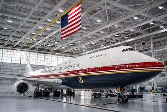 Jurnaliști de la „The New York Times” sunt citați în instanță pentru dezvăluirile despre vulnerabilitățile noului avion Air Force One. Procurorul care a emis citațiile este propus de Trump pentru funcția de director al serviciilor naționale de informații