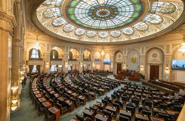 Parlamentul impune o nouă practică legislativă: Acorduri guvernamentale aprobate la inițiativa unor parlamentari. Consiliul Legislativ reclamă neconstituționalitatea. PSD anunță: Vom propune și noi ratificarea unor acorduri! 