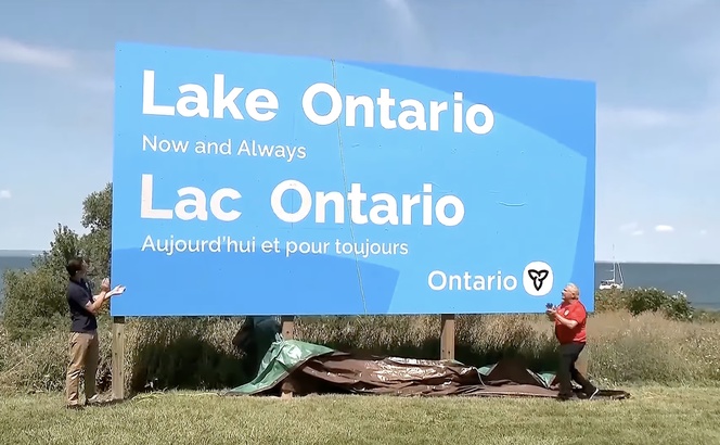 VIDEO Canada îi dă replica lui Trump și instalează un panou cu numele Lacului Ontario - ”Acum și întotdeauna” 