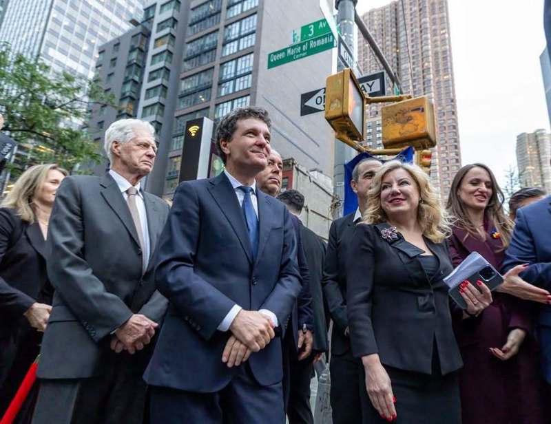 FOTO Intersecția Regina Maria la New York. Plăcuță inaugurată de Nicușor Dan