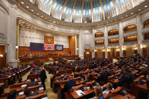 VIDEO ​Grindeanu, acid în Parlament cu un guvern Mureșan: Este doar un alt guvern Bolojan, cu mai mult USR-ism. Mulțumim pentru vizita în Parlamentul României, domnule Mureșan. Drum bun pe autostrăzile făcute de Drulă! 