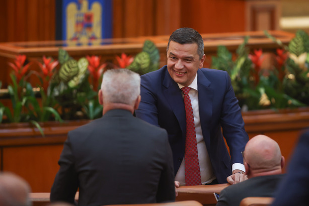 VIDEO ​Grindeanu, acid în Parlament cu un guvern Mureșan: Este doar un alt guvern Bolojan, cu mai mult USR-ism. Mulțumim pentru vizita în Parlamentul României, domnule Mureșan. Drum bun pe autostrăzile făcute de Drulă! 