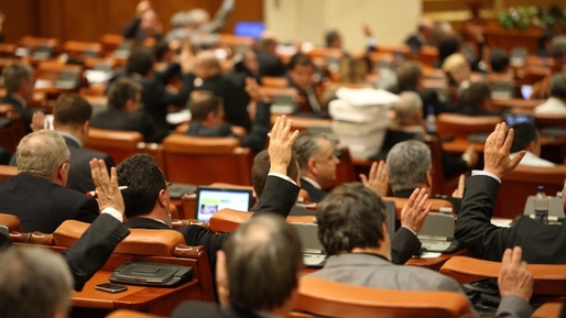Senatorii puterii resping cererea lui Iohannis de scădere a pragului de la care sindicatul vine la negocieri