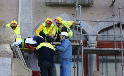 Opt persoane, printre care și doi medici, reținute pentru mușamalizarea unui accident de muncă