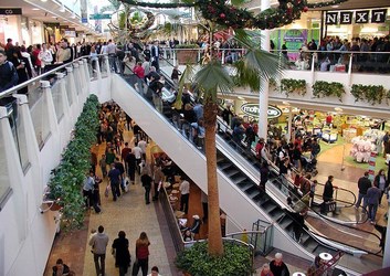 ICCJ: Angajații din centrele comerciale pot lucra și în zilele de sărbătoare, dacă sunt recompensați