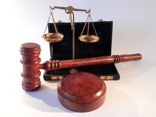 DNA: Oameni de afaceri, avocați, procurori și judecători, într-o rețea de trafic de influență în Iași și Suceava