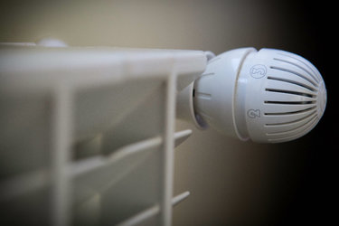 ANRE: Prețul energiei termice scade cu 3,5% în București, media pe țară e de circa -4%