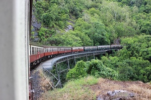 Tarifele biletelor de tren scad cu 4%, ca urmare a reducerii TVA 