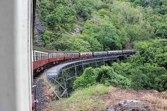 Tarifele biletelor de tren scad cu 4%, ca urmare a reducerii TVA 
