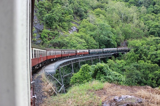 Tarifele biletelor de tren scad cu 4%, ca urmare a reducerii TVA 