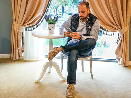 Rețineri la Cultură pentru o șpagă de 10.000 euro într-un proiect imobiliar. Intermediar - fondator al trupei Paraziții