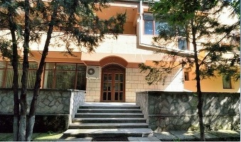 FOTO Curtea de Conturi pune la dispoziția tuturor angajaților săi vila de vânătoare din Buzău a lui Ceaușescu