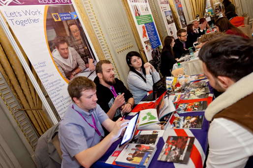 Peste 45.000 tineri români studiază în străinătate, numărul crește cu 20% în fiecare an