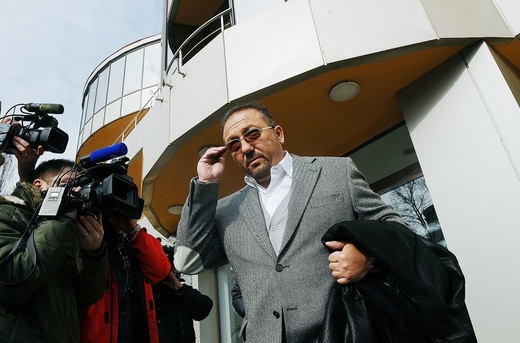 Omul de afaceri Florian Walter, dat în urmărire pentru evaziune și găsit în Emirate, adus în România