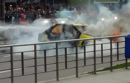 VIDEO Un automobil a ars complet lângă magazinul Obor din Capitală