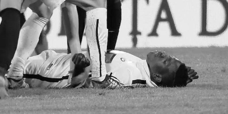 VIDEO&FOTO Jucătorul dinamovist Patrick Ekeng a decedat, după ce s-a prăbușit în timpul unui meci