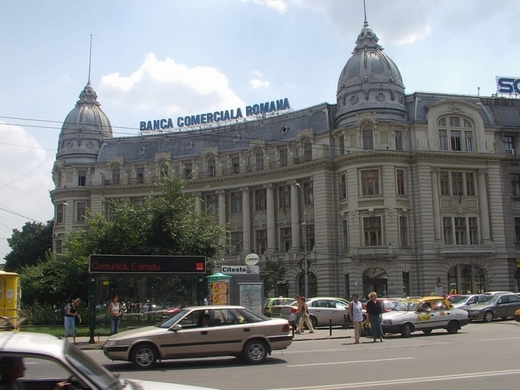 Concept nou de sucursale BCR: consultanță financiară gratuită și pentru non-clienți, niciun cuvânt despre oferta băncii