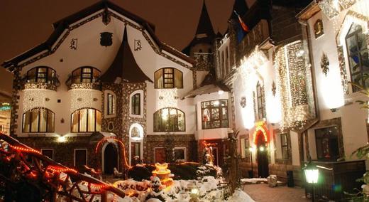 FOTO Complexul din Turda, cu restaurantul Castelul lui Dracula și castelul Prințul Vânătorilor, scos la vânzare cu 5 milioane euro