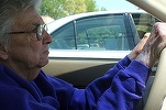 \'\'Cadou\'\' de Crăciun pregătit pentru șoferii în vârstă: permisul auto le va fi limitat 