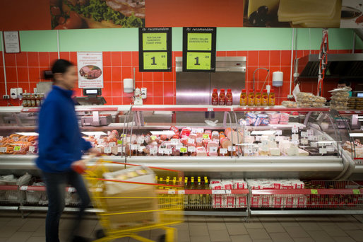 Prețul de achiziție și vânzare al unui aliment va fi redefinit, cu argumentul că marile magazine percep nejustificat ''taxe de raft''