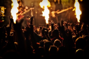 Măsuri după incendiul din clubul Bamboo: Proprietarii de baruri, cluburi, restaurante, hoteluri, obligați să își anunțe clienții prin panouri că nu au autorizația de securitate la incendiu