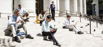 Proiecție: Numărul utilizatorilor de telefoane mobile va fi mai mare decât al celor de conturi bancare și apă curentă