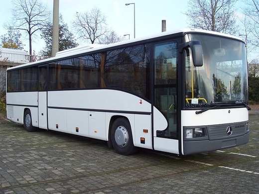 Mercedes-Benz recheamă în service 17 autobuze pentru că există riscul să li se deschidă ușile la viteze mari