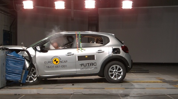 VIDEO&FOTO Fiat 500 - doar 3 stele la testele de siguranță EuroNCAP. 