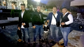 GALERIE FOTO Cei 120 de români care au fugit dintr-un restaurant spaniol fără să plătească au fost găsiți pe Facebook. Nu sunt la prima lovitură