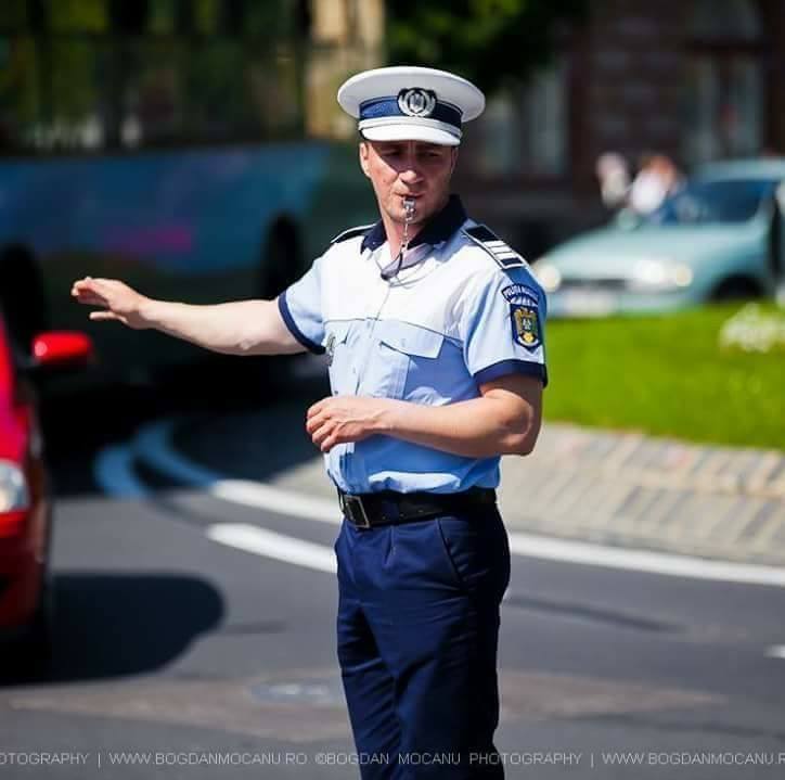 Foto PoliÈistul Marian GodinÄ IÈi Face Public Salariul VÄ Las Profit Ro