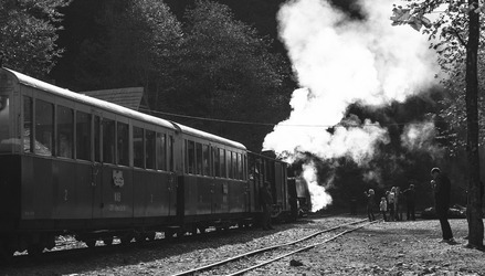 Aproape 90% din locomotivele CFR Călători sunt din regimul Ceaușescu. În ultimii 10 ani au fost cumpărate doar 3 locomotive noi