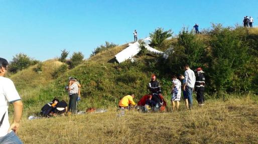 Un avion de mici dimensiuni s-a prăbușit în județul Iași. Pilotul a decedat, celălalt pasager este grav rănit