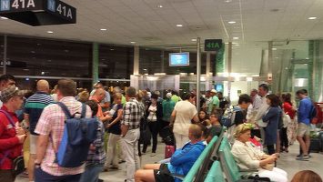 Avionul cu românii blocați în Lisabona a decolat spre țară și va ateriza în jurul orei 21:00