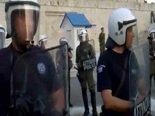 VIDEO Incidente violente între poliție și tineri care marcau, în Atena, revolta din 1973 a studenților