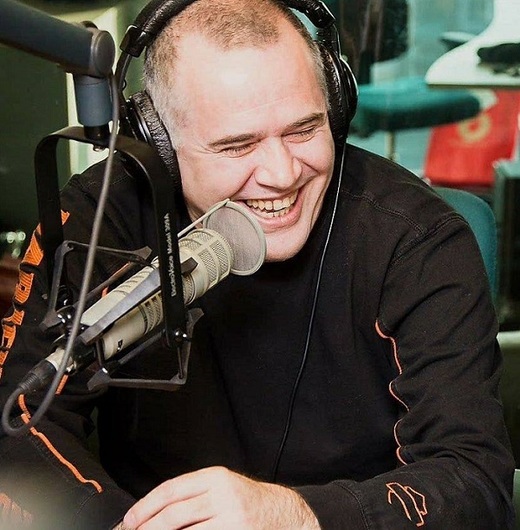 FOTO Omul de publicitate Bogdan Naumovici a deschis cel mai mare poligon indoor de tir din România. De Valentine's Day, femeile singure care urăsc această sărbătoare au o țintă specială